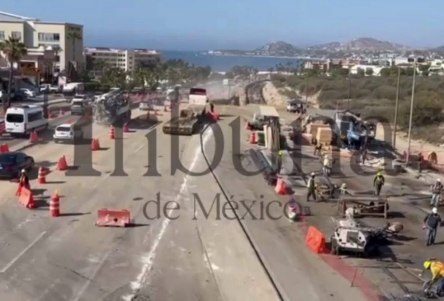 A un mes del arranque de la construcción, las medidas para aligerar la circulación siguen sin resolver el problema de fondo. Aunque se habilitaron vías alternas y contraflujo, los congestionamientos siguen afectando a miles de vehículos en San José del Cabo.